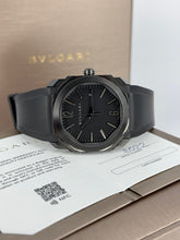 Carica l&#39;immagine nel visualizzatore di Gallery, Bulgari Octo Ultranero ref. 102737 BGO41BBSVD/N year 2022 full set
