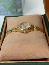 Carica l'immagine nel visualizzatore di Gallery, Rolex Lady-Datejust 26mm 18K yellow gold ref. 6916 year 1977
