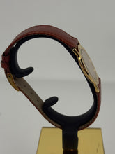 Carica l&#39;immagine nel visualizzatore di Gallery, Corum Romulus al quarzo in oro giallo 18KT 30mm
