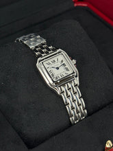 Carica l&#39;immagine nel visualizzatore di Gallery, Cartier Panthère Small 23mmx30mm WSPN0013 year 2025 full set NEW
