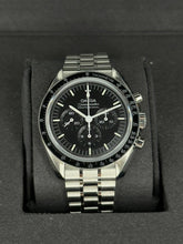Carica l'immagine nel visualizzatore di Gallery, Omega Speedmaster Professional moonwatch doppio zaffiro 31030425001002 year 2022 full set
