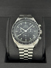 Carica l&#39;immagine nel visualizzatore di Gallery, Omega Speedmaster professional moonwatch  LIKE NEW ref. 31030425001001 year 2024 full set
