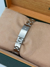 Carica l'immagine nel visualizzatore di Gallery, Rolex Oyster Perpetual 26mm ref. 67230 year 1998 full set

