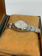 Carica l&#39;immagine nel visualizzatore di Gallery, Rolex Oyster Perpetual Date ref. 1500 year 1972
