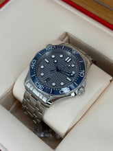 Carica l&#39;immagine nel visualizzatore di Gallery, Omega Seamaster diver 300M ref. 21030422006001 year 2023 full set
