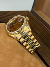 Carica l'immagine nel visualizzatore di Gallery, Rolex Day-Date 18K yellow gold wood dial ref. 18038 year 1984 full set

