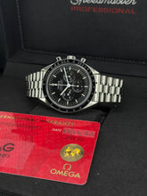 Carica l'immagine nel visualizzatore di Gallery, Omega Speedmaster Professional moonwatch doppio zaffiro 31030425001002 year 2022 full set
