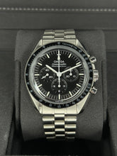 Carica l&#39;immagine nel visualizzatore di Gallery, Omega Speedmaster Moonwatch 31030425001001 full set LIKE NEW

