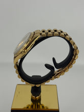 Carica l&#39;immagine nel visualizzatore di Gallery, Longines automatico con datario in oro giallo 18 KT 33mm
