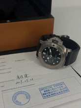 Carica l'immagine nel visualizzatore di Gallery, Panerai Luminor Submersible Titanium PAM01305 year 2019 full set
