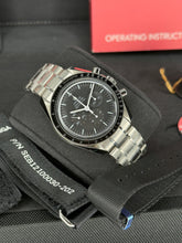 Carica l&#39;immagine nel visualizzatore di Gallery, Omega Speedmaster Professional Moonwatch 31130423001005 year 2020 full set LIKE NEW
