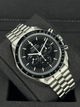 Carica l'immagine nel visualizzatore di Gallery, Omega Speedmaster Professional moonwatch doppio zaffiro 31030425001002 year 2022 full set
