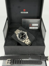 Carica l&#39;immagine nel visualizzatore di Gallery, Tudor Pelagos titanium 39mm ref. 25407N year 2025 full set
