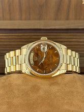 Carica l'immagine nel visualizzatore di Gallery, Rolex Day-Date 18K yellow gold wood dial ref. 18038 year 1984 full set
