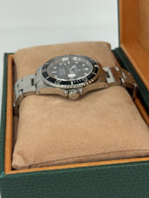 Carica l&#39;immagine nel visualizzatore di Gallery, Rolex Submariner Date 16610 year 2002 full set
