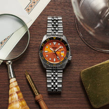 Carica l&#39;immagine nel visualizzatore di Gallery, SEIKO 5 SPORT OROLOGIO GMT UOMO ARANCIONE - SSK005K1
