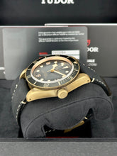 Carica l'immagine nel visualizzatore di Gallery, Tudor Black Bay Bronze 79250BA year 2021 Full set

