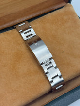 Carica l'immagine nel visualizzatore di Gallery, Rolex oyster Perpetual Date ref. 15200 year 1999 full set
