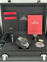 Carica l&#39;immagine nel visualizzatore di Gallery, Omega Speedmaster Professional Moonwatch 31130423001005 year 2020 full set LIKE NEW
