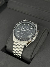Carica l&#39;immagine nel visualizzatore di Gallery, Omega Speedmaster professional moonwatch  LIKE NEW ref. 31030425001001 year 2024 full set
