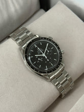 Carica l'immagine nel visualizzatore di Gallery, Omega Speedmaster moonwatch 3570.50.00 year 2000 full set
