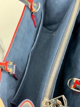 Carica l&#39;immagine nel visualizzatore di Gallery, Borsa Louis Vuitton Twist Tote Epi pelle blu indaco M54980 year 2018 full set
