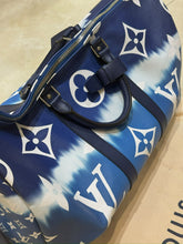 Carica l'immagine nel visualizzatore di Gallery, Louis Vuitton Keepall Bandoulière 50 LV Escale ref. M45117 summer 2020 collection
