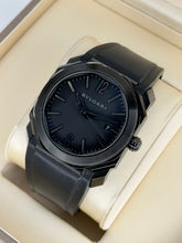 Carica l&#39;immagine nel visualizzatore di Gallery, Bulgari Octo Ultranero ref. 102737 BGO41BBSVD/N year 2022 full set
