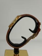 Carica l&#39;immagine nel visualizzatore di Gallery, Omega De Ville vintage in oro giallo 18KT 32mm quartz
