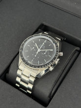 Carica l&#39;immagine nel visualizzatore di Gallery, Omega Speedmaster Professional Moonwatch zaffiro ref. 31130423001006 year 2021 full set
