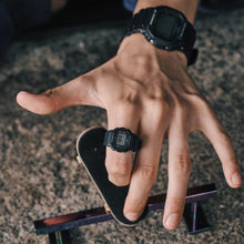 Carica l'immagine nel visualizzatore di Gallery, Orologio G-Shock Classic Style DWN-5600-1ER Nano Ring limited edition
