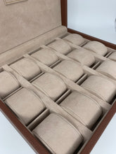 Carica l&#39;immagine nel visualizzatore di Gallery, Box luxury porta orologi Biondo 15 posti marrone
