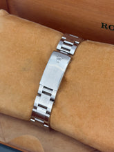 Carica l'immagine nel visualizzatore di Gallery, Rolex Oyster Precision silver Linen dial ref. 6426 year 1971

