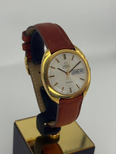 Carica l&#39;immagine nel visualizzatore di Gallery, Omega automatico Day-Date in oro giallo 18 KT 34,7mm
