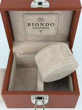 Carica l&#39;immagine nel visualizzatore di Gallery, Box luxury porta orologi Biondo 2 posti marrone
