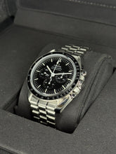 Carica l'immagine nel visualizzatore di Gallery, Omega Speedmaster Professional moonwatch doppio zaffiro 31030425001002 year 2022 full set
