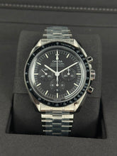 Carica l'immagine nel visualizzatore di Gallery, Omega Speedmaster Professional Moonwatch Hesalite 31030425001001 year 2026 full set LIKE NEW
