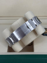 Carica l'immagine nel visualizzatore di Gallery, Rolex Submariner Date 126610LN year 2026 full set LIKE NEW
