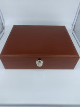 Carica l&#39;immagine nel visualizzatore di Gallery, Box luxury porta orologi Biondo 15 posti marrone
