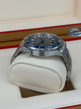 Carica l&#39;immagine nel visualizzatore di Gallery, Omega Seamaster diver 300M ref. 21030422006001 year 2023 full set
