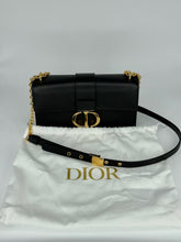 Carica l&#39;immagine nel visualizzatore di Gallery, Borsa Dior 30 Montaigne East-West con catena
