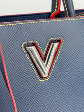 Carica l&#39;immagine nel visualizzatore di Gallery, Borsa Louis Vuitton Twist Tote Epi pelle blu indaco M54980 year 2018 full set

