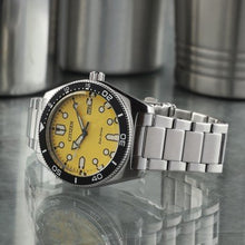 Carica l&#39;immagine nel visualizzatore di Gallery, Citizen Sport Ecodrive giallo AW1760-81Z
