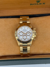 Carica l&#39;immagine nel visualizzatore di Gallery, Rolex Daytona 18K yellow gold ref. 16528 year 1995 full set
