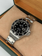 Carica l&#39;immagine nel visualizzatore di Gallery, Rolex Submariner Date 16610 year 2002 full set
