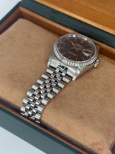 Carica l'immagine nel visualizzatore di Gallery, Rolex Datejust 36mm ref. 16220 year 2005 full set
