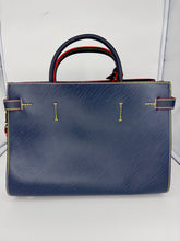 Carica l&#39;immagine nel visualizzatore di Gallery, Borsa Louis Vuitton Twist Tote Epi pelle blu indaco M54980 year 2018 full set
