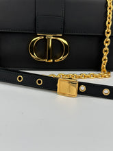 Carica l&#39;immagine nel visualizzatore di Gallery, Borsa Dior 30 Montaigne East-West con catena
