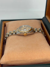 Carica l'immagine nel visualizzatore di Gallery, Rolex Lady-Datejust 26mm ref. 6917 year 1978

