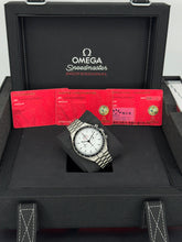 Carica l&#39;immagine nel visualizzatore di Gallery, Omega Speedmaster Professional Moonwatch zaffiro 31030425004001 year 2025 full set
